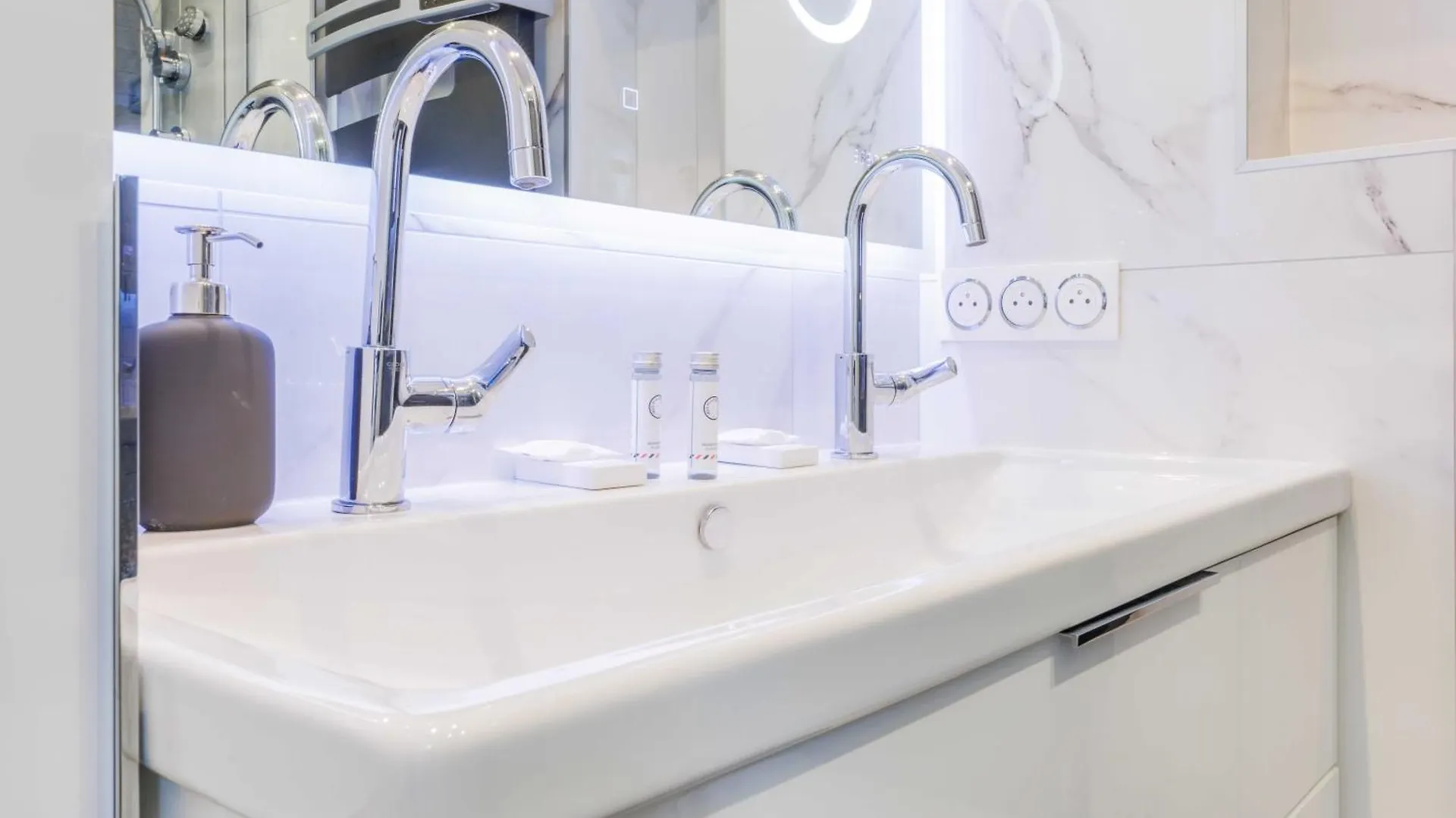 Apartment Charmant Appartement 2Br-6P - Gare De L'Est Paris